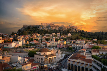 Fototapete - Sonnenuntergang über der Plaka, der Altstadt von Athen, Griechenland, mit der Akropolis und dem Parthenon Tempel