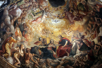  Fragment fresku w kopule nad ołtarzem w kościele Marii Płotowej. Parma, Włochy