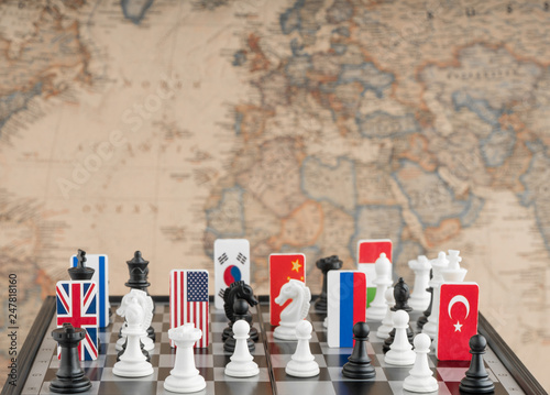Cuadros en Lienzo Country flag symbols on the chessboard with figures on the background of the political map of the world