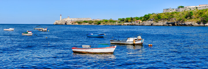 Canvas Print - The bay of Havana with small fishing boats