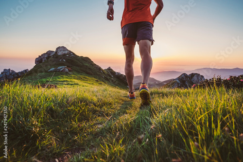 Cuadros en Lienzo Man trail running on a mountain at the dask