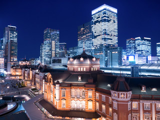 Fototapete - 東京駅丸の内口と高層ビル街