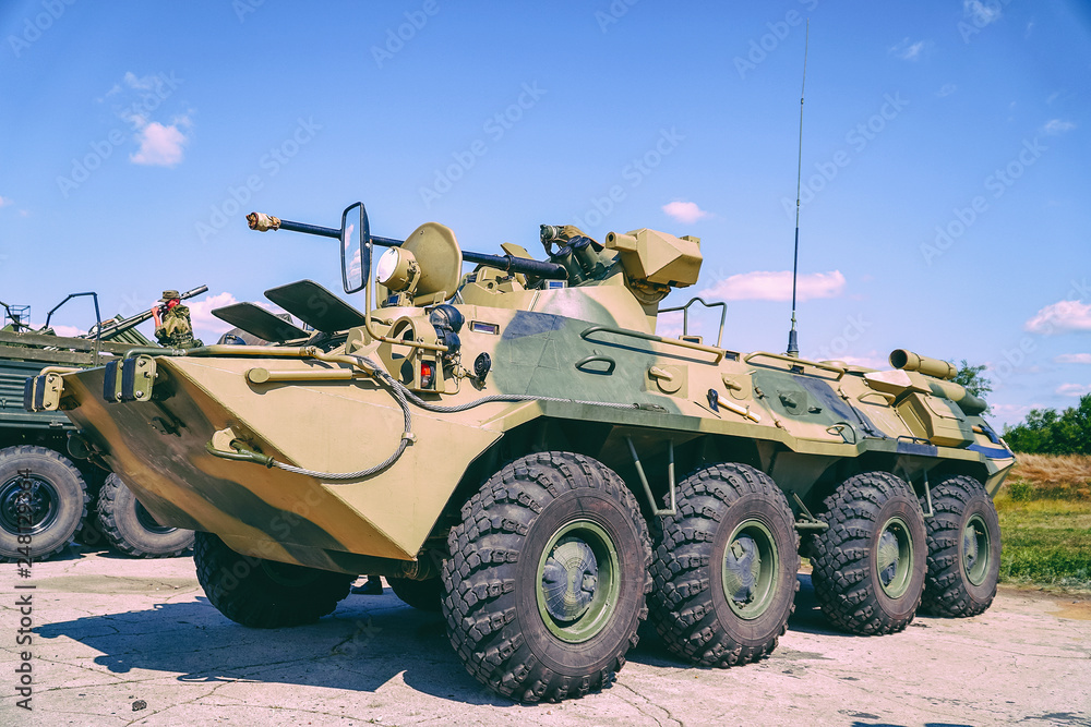 洋書 Fighting Vehicles of the Red Army photo_54658378210475_y-630x630.jpg