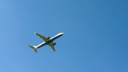 Wall Mural - Plane leaving the airport