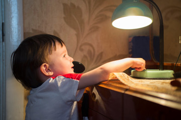 little kid turning off the light