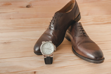 Shoes and watch as accessories to dress elegantly