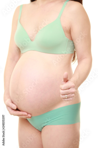 経過が順調な薄緑色の下着を着た臨月の妊婦 Stock Photo Adobe Stock