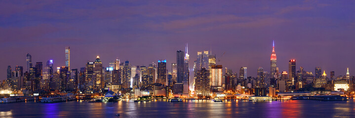 Fototapete - Manhattan midtown skyline at night
