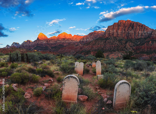 Fotomural Historic pioneer cemetery in Springdale, Utah