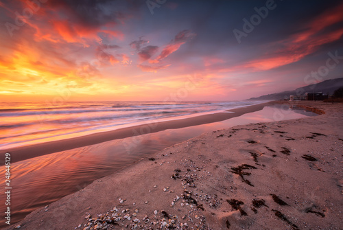 Fotografie, Tablou  On the seashore at sunrise