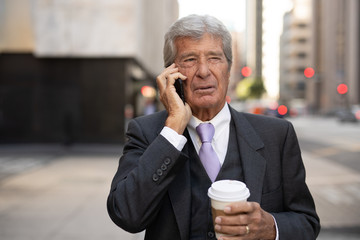 Canvas Print - Senior businessman in city 