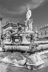 Fototapete - The famous fountain of Neptune on Piazza della Signoria in Florence, Italy