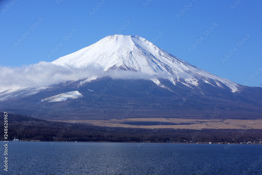 冬の富士山、雲、1月の富士山、山中湖、快晴富士、冬富士 Stock