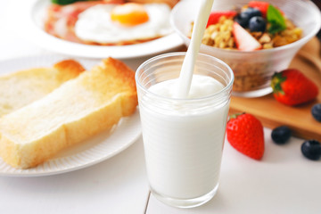 Wall Mural - 牛乳　朝食イメージ　Milk and breakfast image