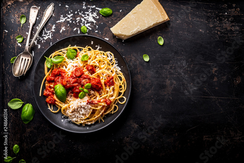 Cuadros en Lienzo delicious appetizing classic spaghetti pasta with tomato sauce, parmesan