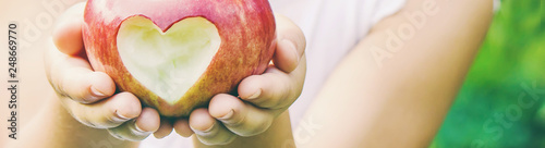 Fotomural Child with Child with an apple. Selective focus.