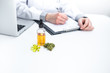 © nokturnal - Arzt verschreibt medizinisches Cannabis