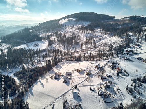 piekna-panoramiczna-panorama-z-drona-z-lotu-ptaka-do-istebnej-duzej-wsi-i-siedziby-gminy-istebna-powiat-cieszynski-w-wojewodztwie
