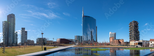 Fotomural  02/11/2019 Milan, Italy: skyline of Milan, view of the new city park, the tree l