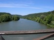 auf der Holzbrücke 'Tatzelwurm' mit Blick auf den Main-Donau-Kanal ins Altmühltal