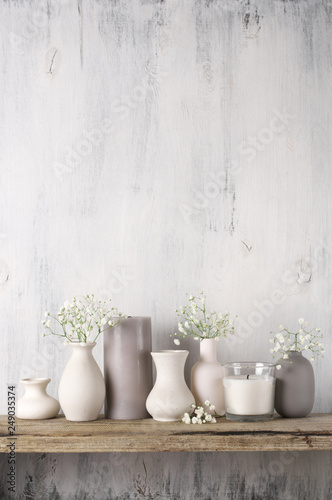 Cuadros en Lienzo White flowers in neutral colored vases and candles