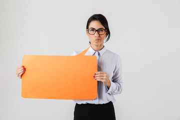 Wall Mural - Image of happy office woman wearing eyeglasses holding yellow copyspace placard, isolated over white background