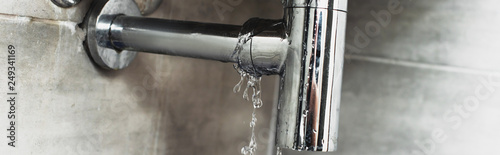 Damaged steel pipe with water drops on grey background Tableau sur Toile