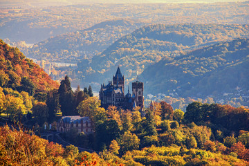 Wall Mural - Schloss Drachenburg im Siebengebirge im Herbst bei Sonnenuntergang