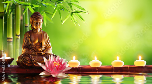 Fotomural Buddha Statue With Candles In Natural Background