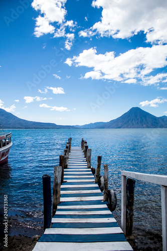 Obrazy pomost  jezioro-atitlan-gwatemala