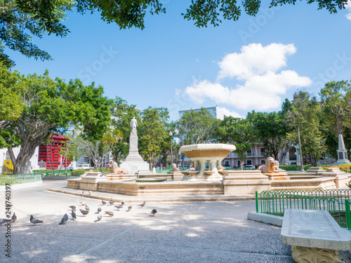 Cuadros en Lienzo Ponce, Puerto Rico, main square in the middle of summer