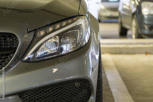 Fotomural  Parken im Parkhaus