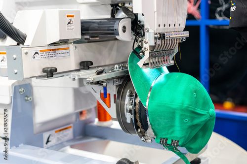 Cuadros en Lienzo Hat sewing at modern and automatic high technology embroidery machine for texti