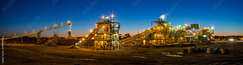 Night view of a copper mine head in NSW Australia - obrazy, fototapety, plakaty 