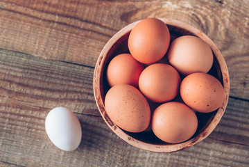 Wall Mural - Bowl of raw chicken eggs