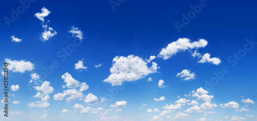Dekoracja na wymiar  panorama-blekitne-niebo-i-biale-chmury