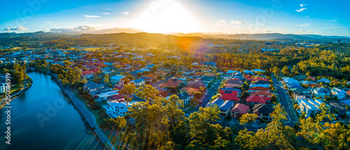 Fotomural Sunset over luxury homes at Varsity Lakes suburb on the Gold Coast in Australia