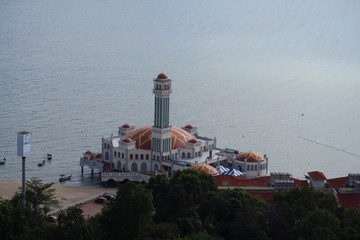 Wall Mural - Mosquée au bord de la mer Penang Malaisie