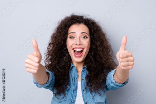 Fotomural Close up photo yelling amazing beautiful her she lady arms fingers show thumbs u