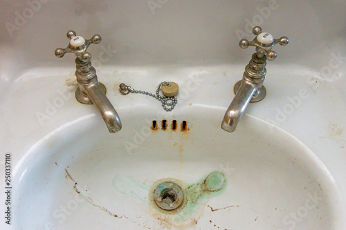 Old Fashioned Sink Faucet With Hot And Cold Knobs And Chain Drain