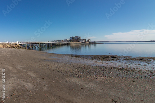 Fotografía bridge leading to island, beach