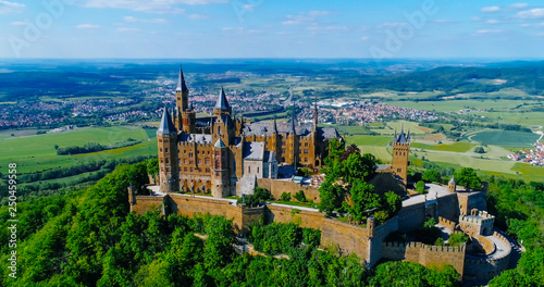 Fotomural Aerial view of famous Hohenzollern Castle, Germany