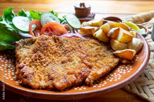 Cuadros en Lienzo Traditional milanese beef and french fries