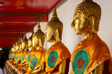 The Buddha image is arranged in the same direction as Wat Phra Chettuphon Wimon Mangkhalaram Ratchaworamahawihan or Wat Pho.