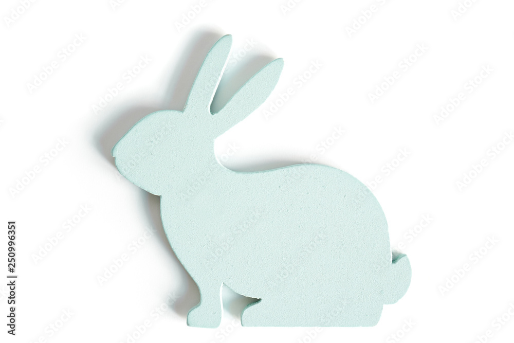 Wielkanocne ozdoby jajko i królik na białym tle - obrazy, fototapety, plakaty 
