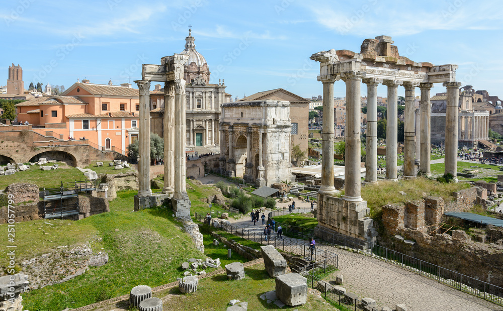 Foto The best view of the ancient Roman Forum from the observation deck ...