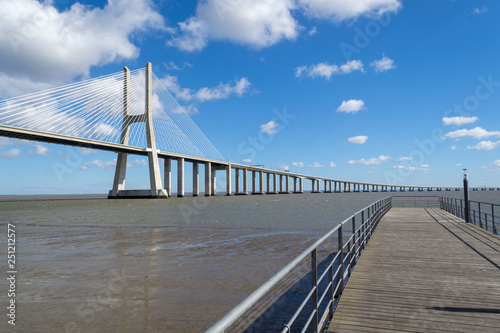 Fotografía Vasco da Gama Bridge in Lisbon