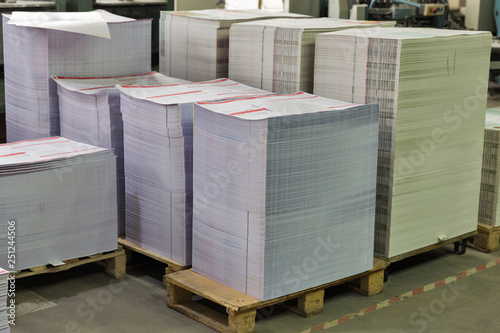 many sheets of white printed paper closeup Slika na platnu