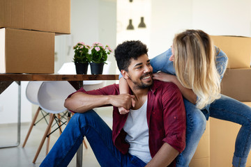 Wall Mural - happy couple having fun while moving in