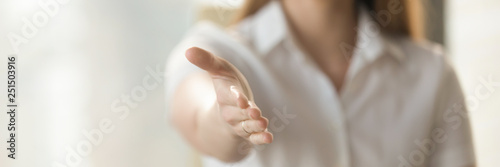 Fotografía Close up businesswoman holds out her hand for handshake